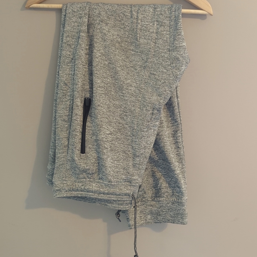 Men's tapered athletic pants